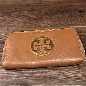 Tory burch wallet